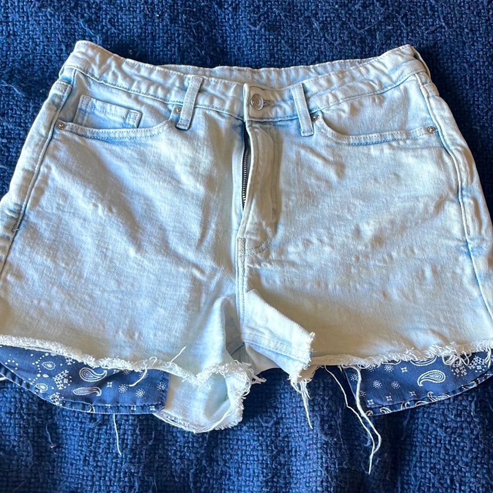 high waisted visible pockets cute jean shorts